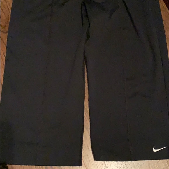 Nike capris - Picture 3 of 3